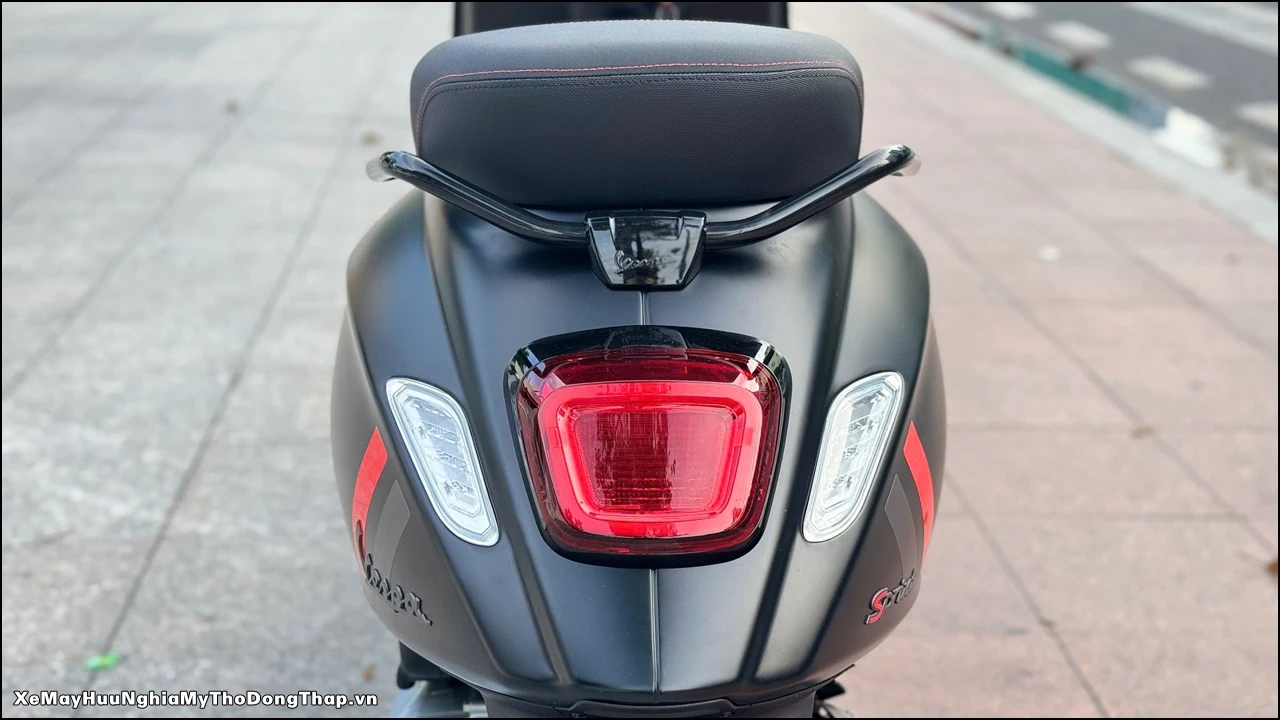 Vespa 50cc cho học sinh: Từ thiết kế, khả năng điều khiển đến chi phí sử dụng 10 Vespa Sprint S 150 2025 4