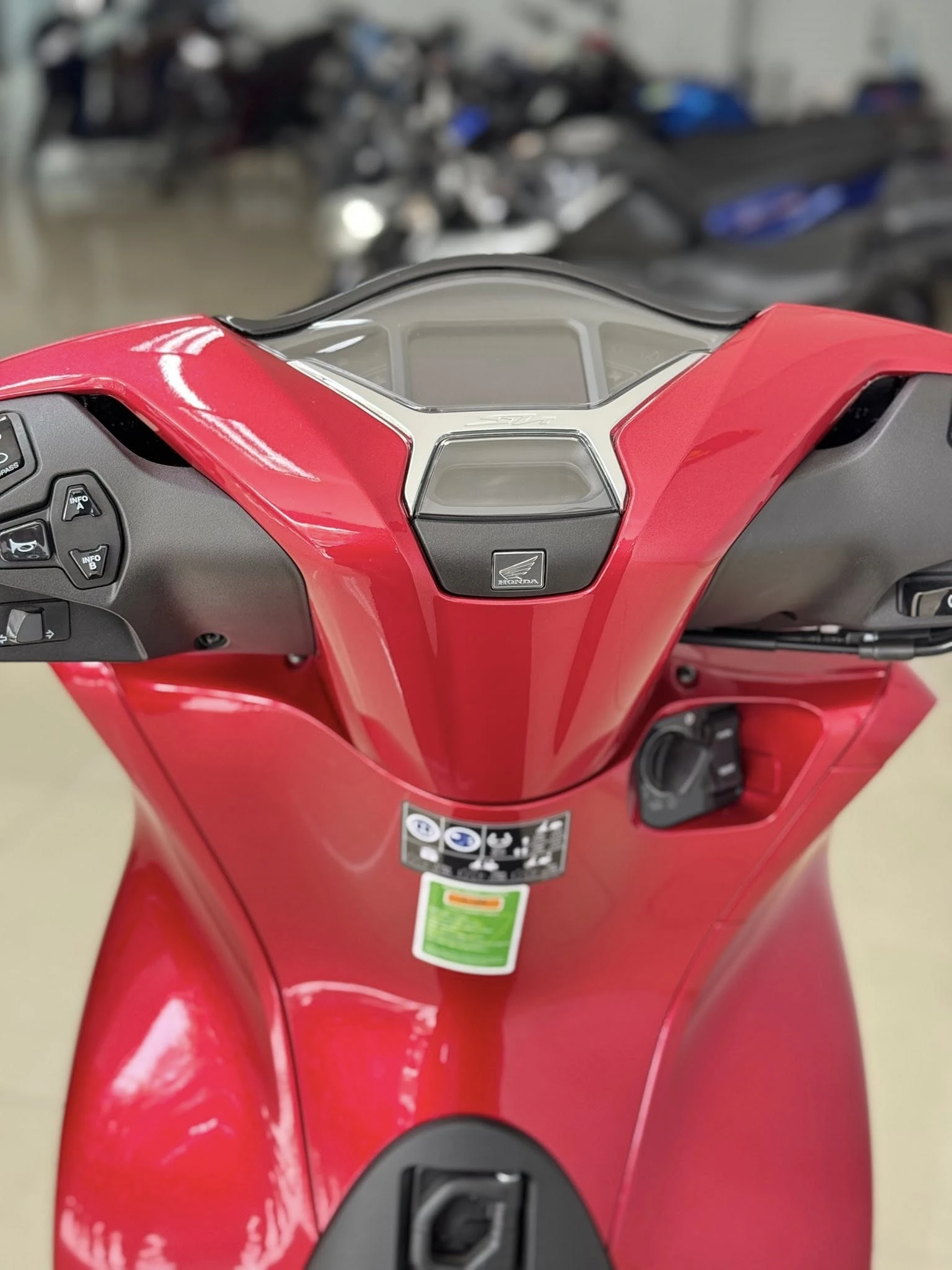 Honda SH150i Italy - Màu đỏ Corsa (1) Honda SH150i Italy Mau do Corsa 1