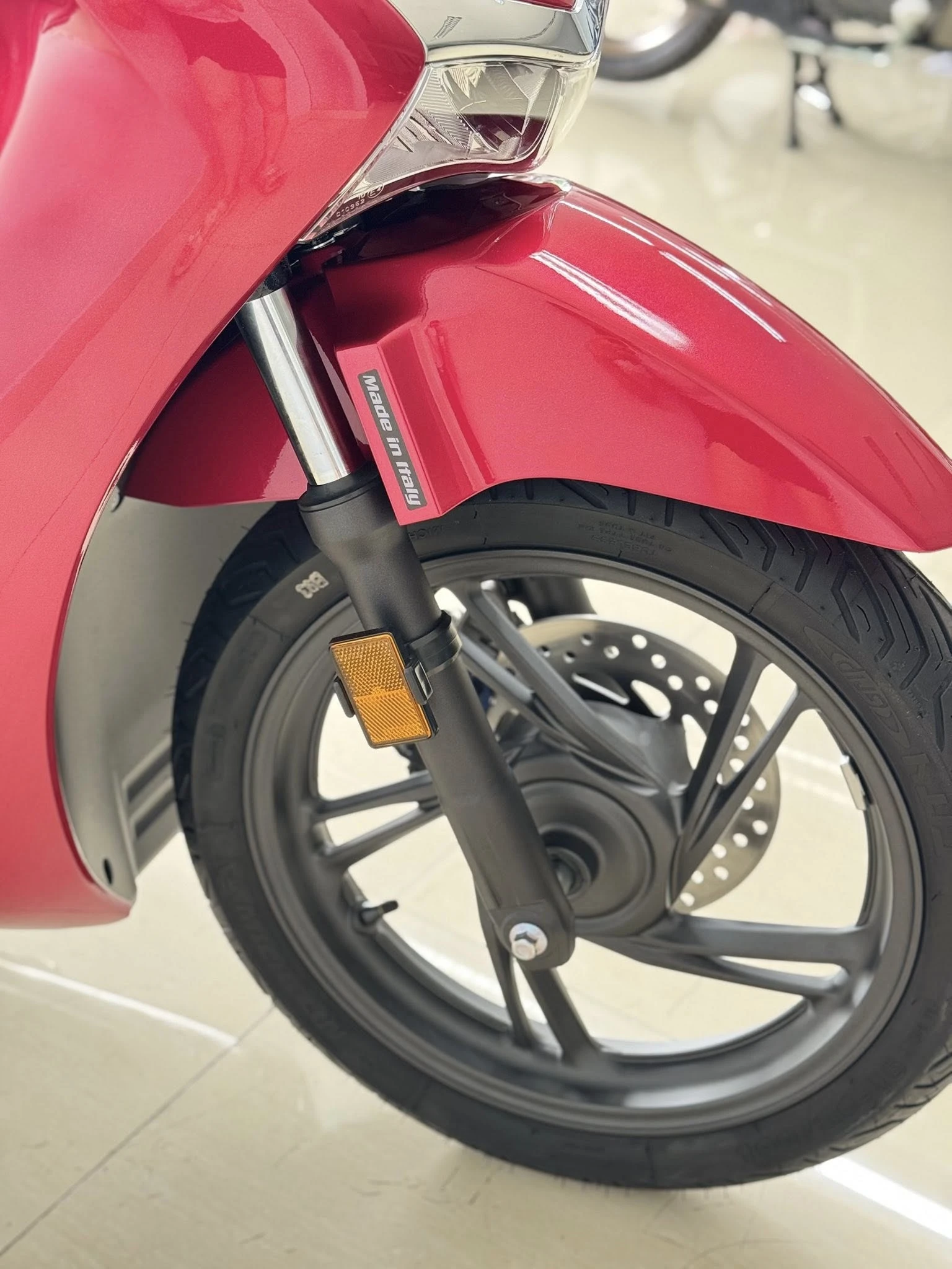 Honda SH150i Italy - Màu đỏ Corsa (2) Honda SH150i Italy Mau do Corsa 2