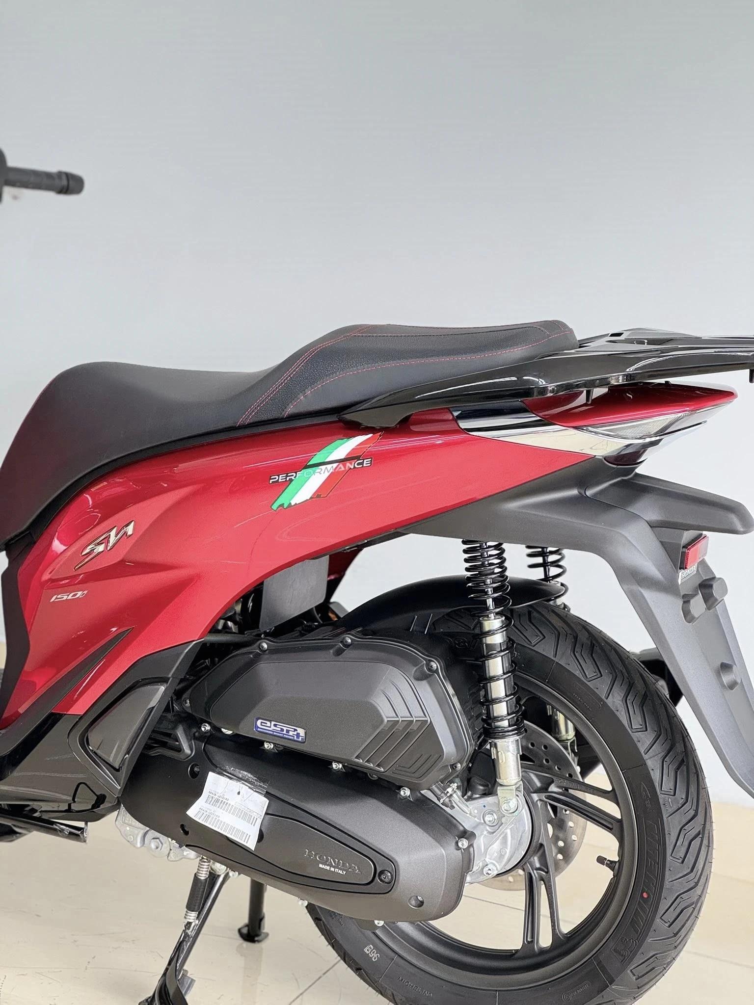 Honda SH150i Italy - Màu đỏ Corsa (4) Honda SH150i Italy Mau do Corsa 4