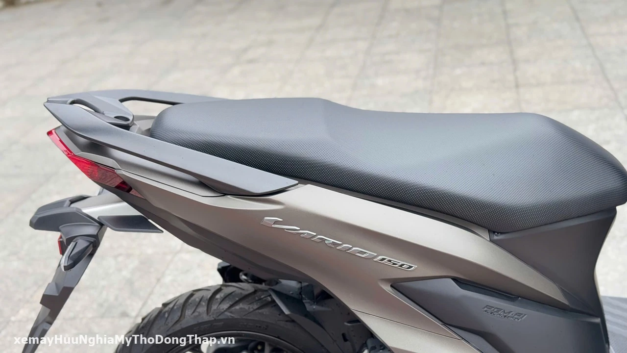Honda Vario 150 smartkey - màu Vàng Cát (11) Honda Vario 150 smartkey mau Vang Cat 11