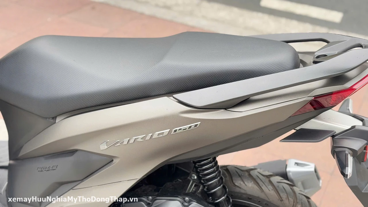 Honda Vario 150 smartkey - màu Vàng Cát (12) Honda Vario 150 smartkey mau Vang Cat 12