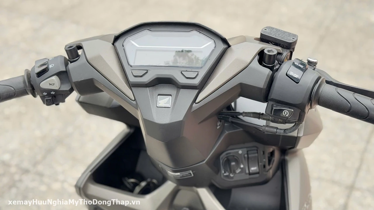 Honda Vario 150 smartkey - màu Vàng Cát (13) Honda Vario 150 smartkey mau Vang Cat 13