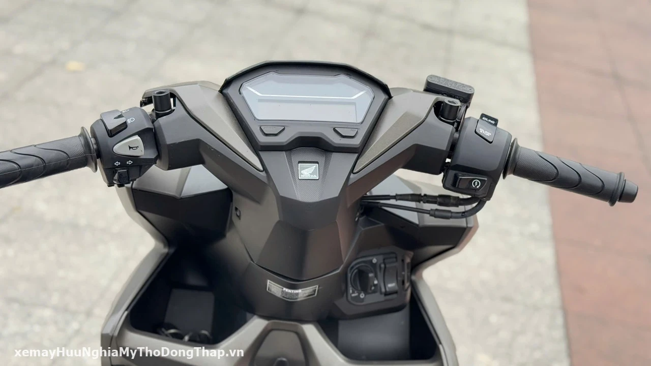 Honda Vario 150 smartkey - màu Vàng Cát (3) Honda Vario 150 smartkey mau Vang Cat 3