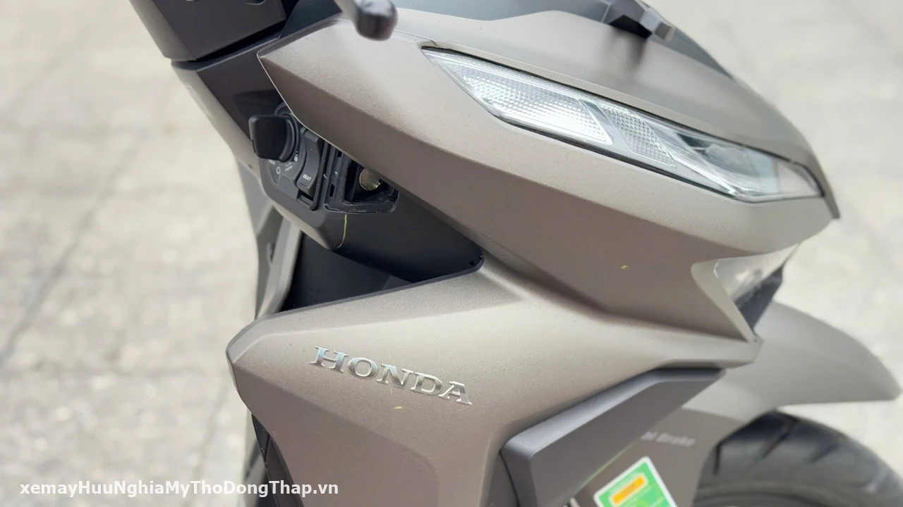 Honda Vario 150 smartkey - màu Vàng Cát (8) Honda Vario 150 smartkey mau Vang Cat 8
