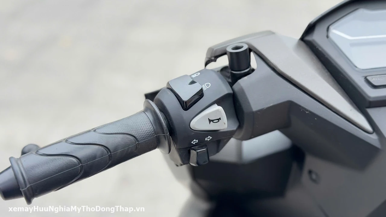 Honda Vario 150 smartkey - màu Vàng Cát (9) Honda Vario 150 smartkey mau Vang Cat 9