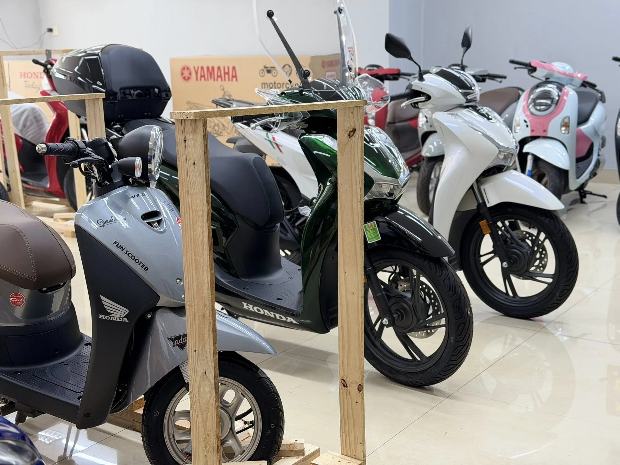 Honda SH Y nhap ve Xe May Nhap Khau Huu Nghia phuc vu khach hang VIP 3