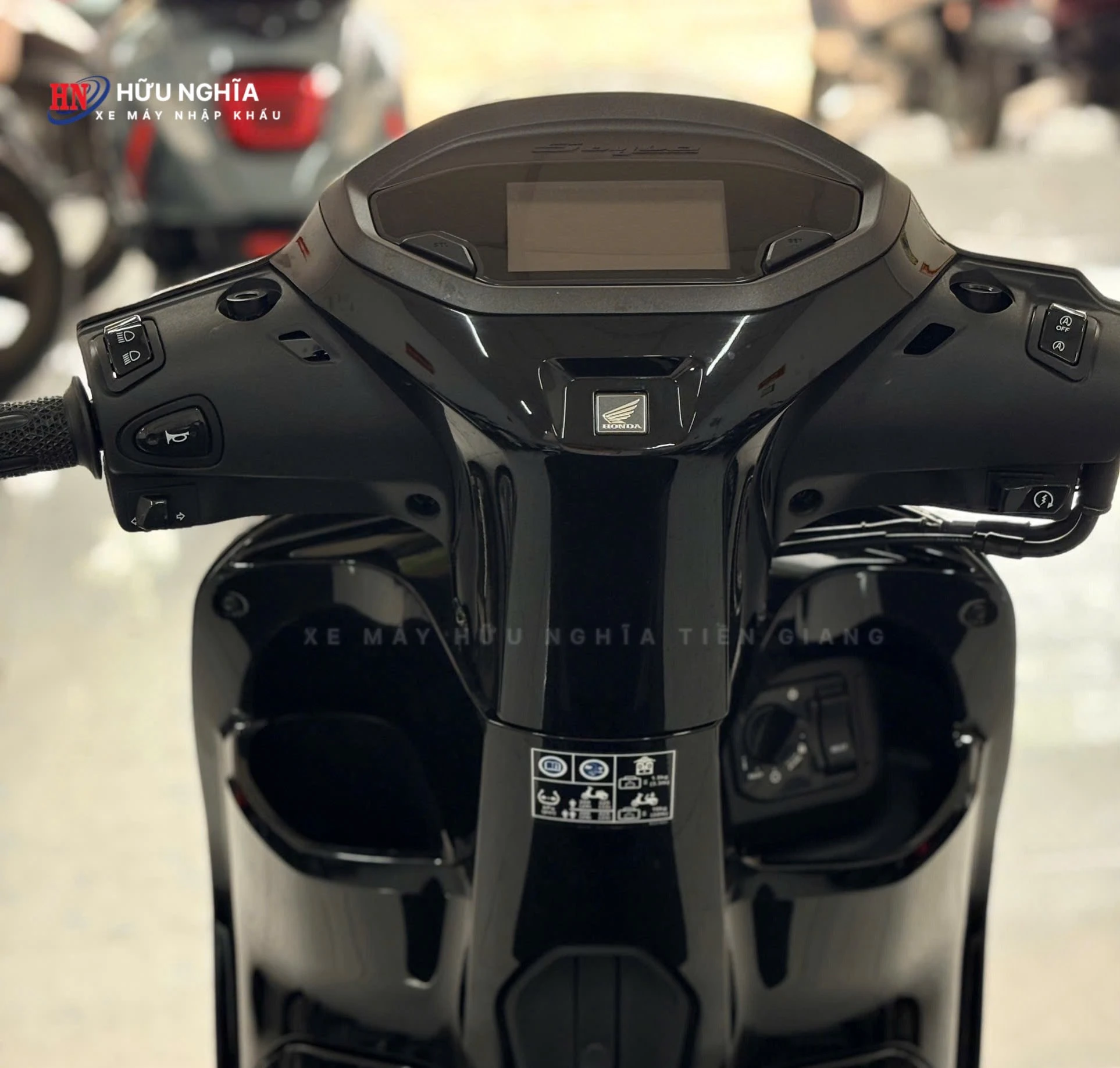 Honda Stylo nhập khẩu Indonesia – Màu đen huyền bí, phong cách chưa bao giờ lỗi mốt, đã chính thức về đến Xe Máy Nhập Khẩu Hữu Nghĩa 7 Honda Stylo nhap khau Indonesia – Mau den huyen bi phong cach chua bao gio loi mot da chinh thuc ve den Xe May Nhap Khau Huu Nghia 1