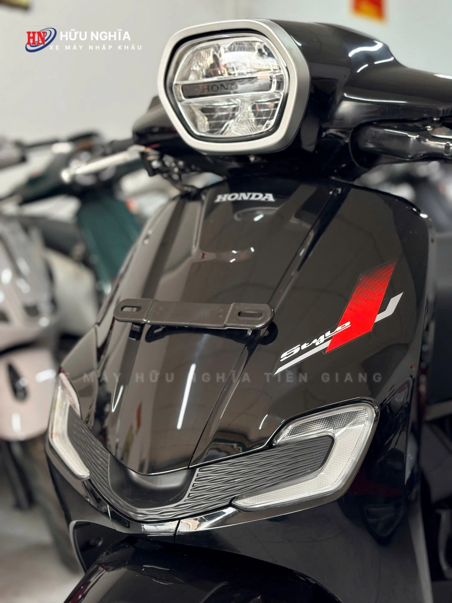 Honda Stylo nhập khẩu Indonesia – Màu đen huyền bí, phong cách chưa bao giờ lỗi mốt, đã chính thức về đến Xe Máy Nhập Khẩu Hữu Nghĩa 4 Honda Stylo nhap khau Indonesia – Mau den huyen bi phong cach chua bao gio loi mot da chinh thuc ve den Xe May Nhap Khau Huu Nghia 4