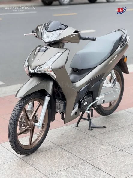 Honda Wave Thai 125i 2026 mau nau cat da co tai xe may nhap khau Huu Nghia Tien Giang 2
