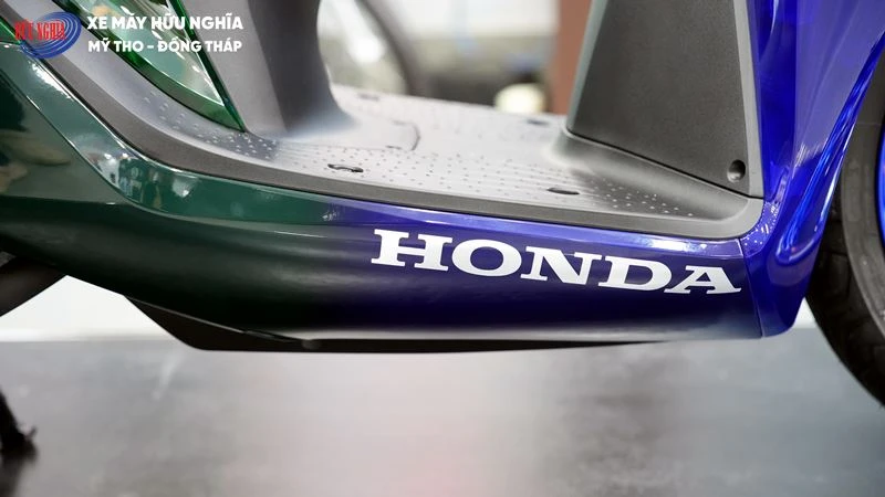 Cận cảnh Honda SH150i Italy Super Vetro 2 in 1: Chi tiết hai sắc xanh trên từng đường nét 5 Honda SH150i Italy “Super Vetro 2 in 1”