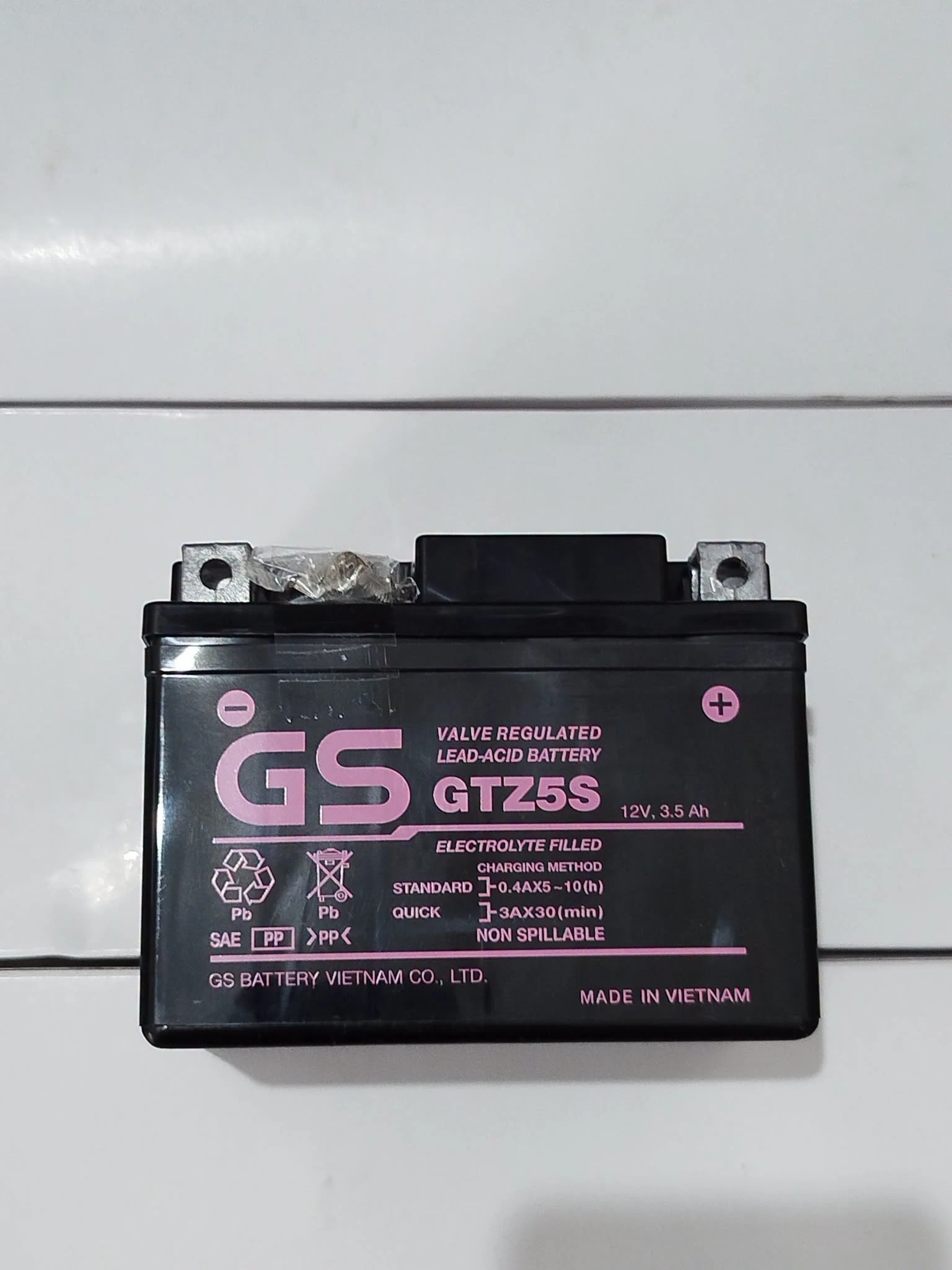Bình ắc quy chính hãng Yamaha - Mã phụ tùng 4D1-H2100-01 (3) Binh ac quy chinh hang Yamaha Ma phu tung 4D1 H2100 01 3