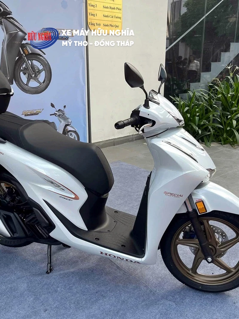 Những điểm khiến Honda SH Ý 150i Special White khác biệt khi nhìn ngoài đời thực 2 Day nang luong khi Xe May Huu Nghia Tien Giang khi nhung chiec Honda SH Y 150i 2