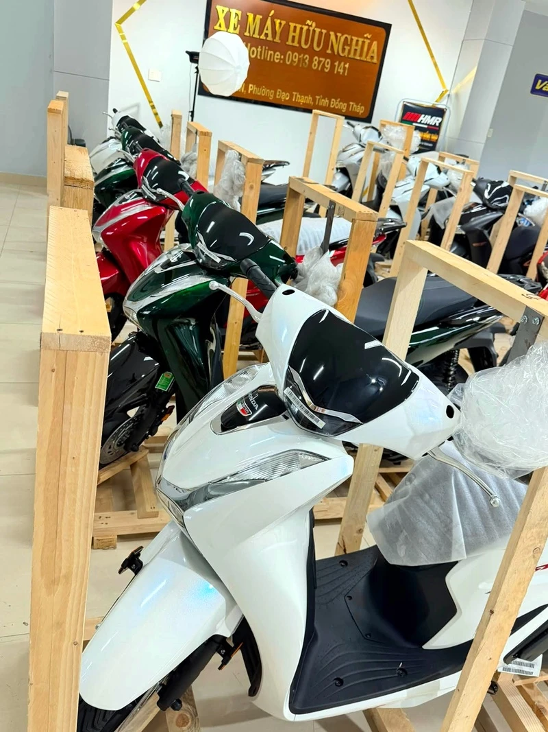 Honda SH Ý, Honda Dream và Honda Vario với nhiều phiên bản, màu sắc về Trung Tâm Hữu Nghĩa 7 Honda SH Y Honda Dream va Honda Vario voi nhieu phien ban mau sac ve Trung Tam Huu Nghia 1