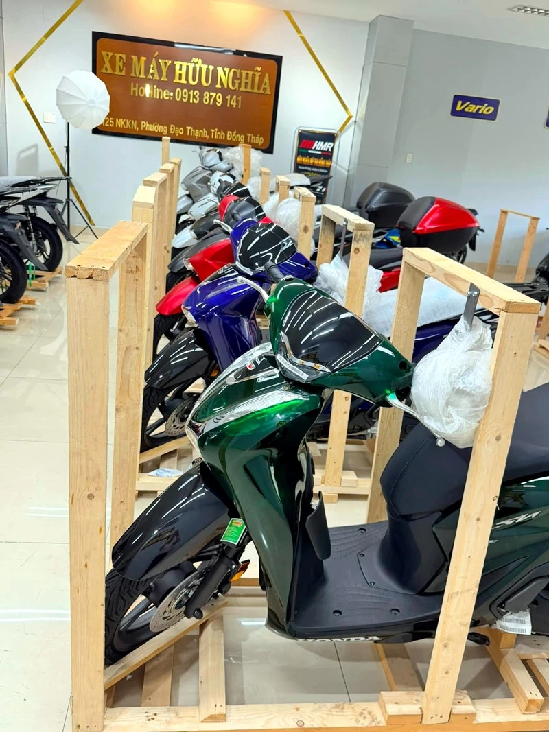 Honda SH Ý, Honda Dream và Honda Vario với nhiều phiên bản, màu sắc về Trung Tâm Hữu Nghĩa 6 Honda SH Y Honda Dream va Honda Vario voi nhieu phien ban mau sac ve Trung Tam Huu Nghia 3