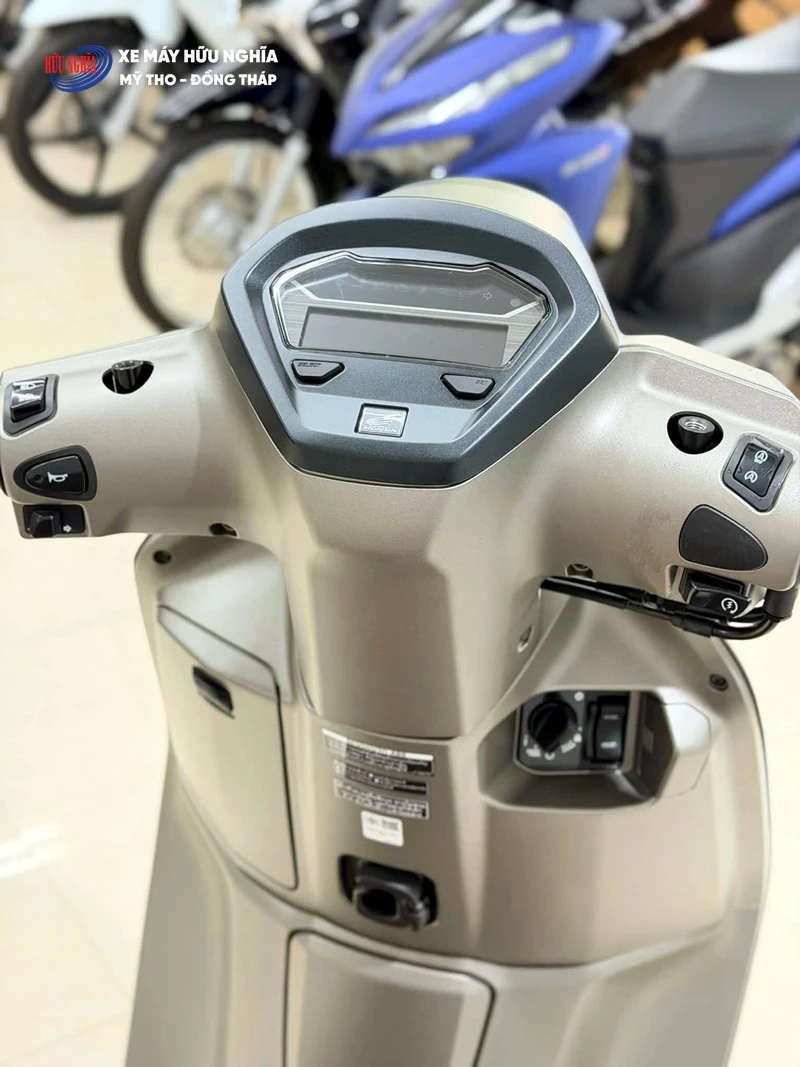 Honda Giorno 125+ nhập khẩu Thái Lan – Xe tay ga đẳng cấp dành cho người biết chơi xe 9 Honda Giorno 125 nhap khau Thai Lan – Xe tay ga dang cap danh cho nguoi biet choi xe 3